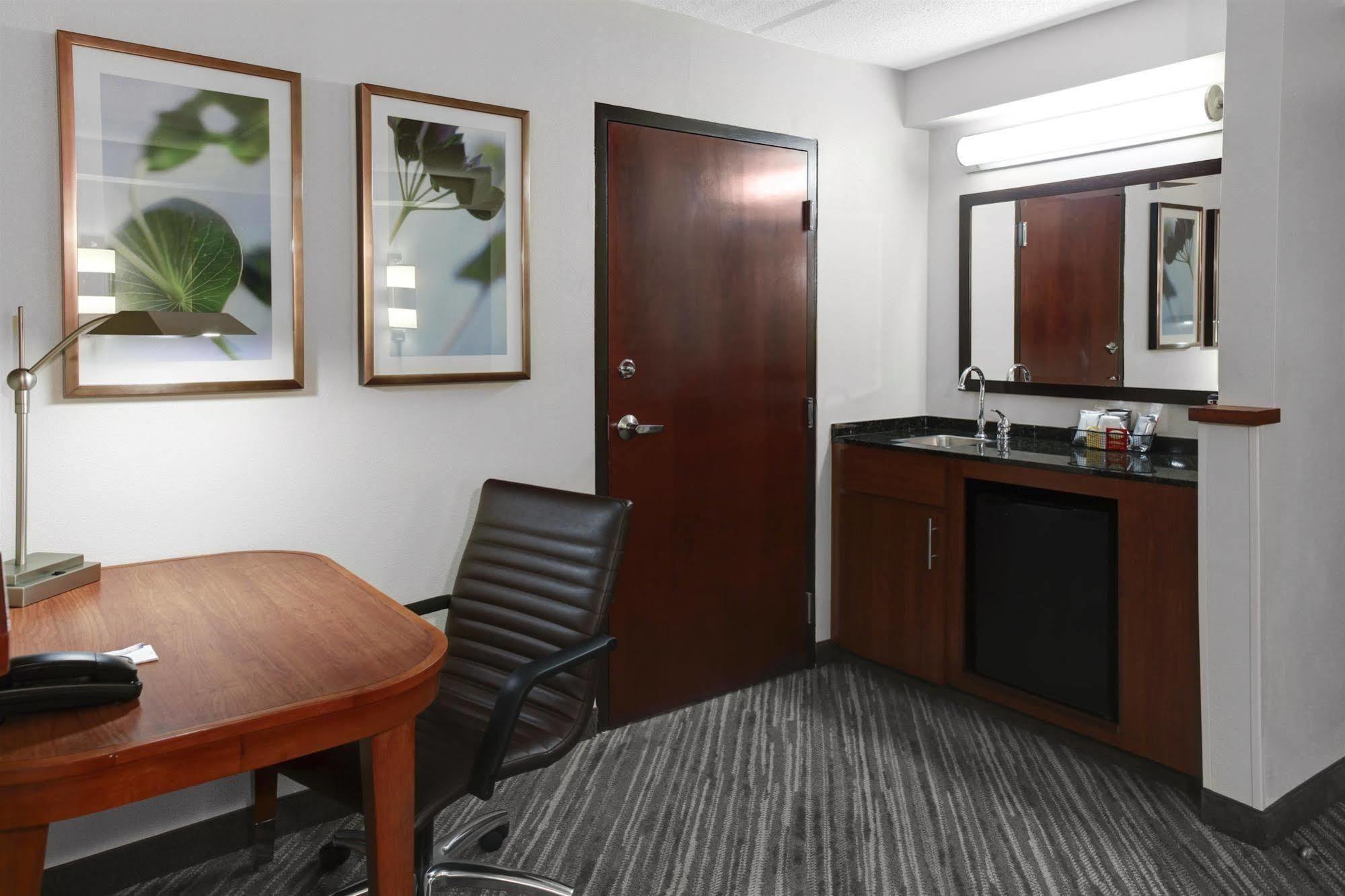 Hyatt Place Charlotte Airport Billy Graham Parkway Екстер'єр фото